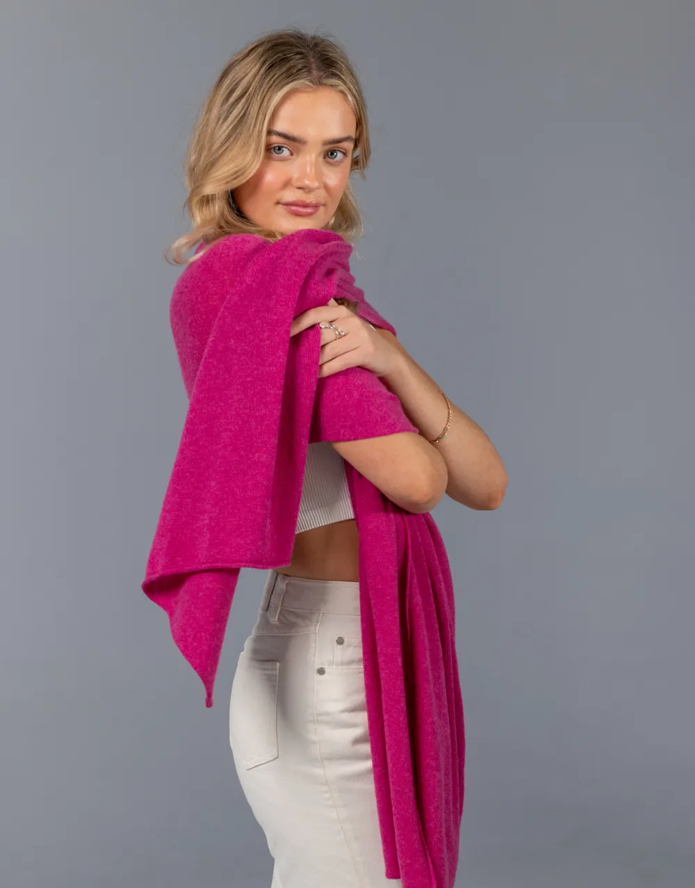 The Soft Cashmere Scarf in Berry