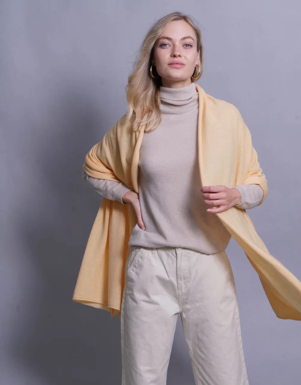 The Soft Cashmere Scarf in Lemon