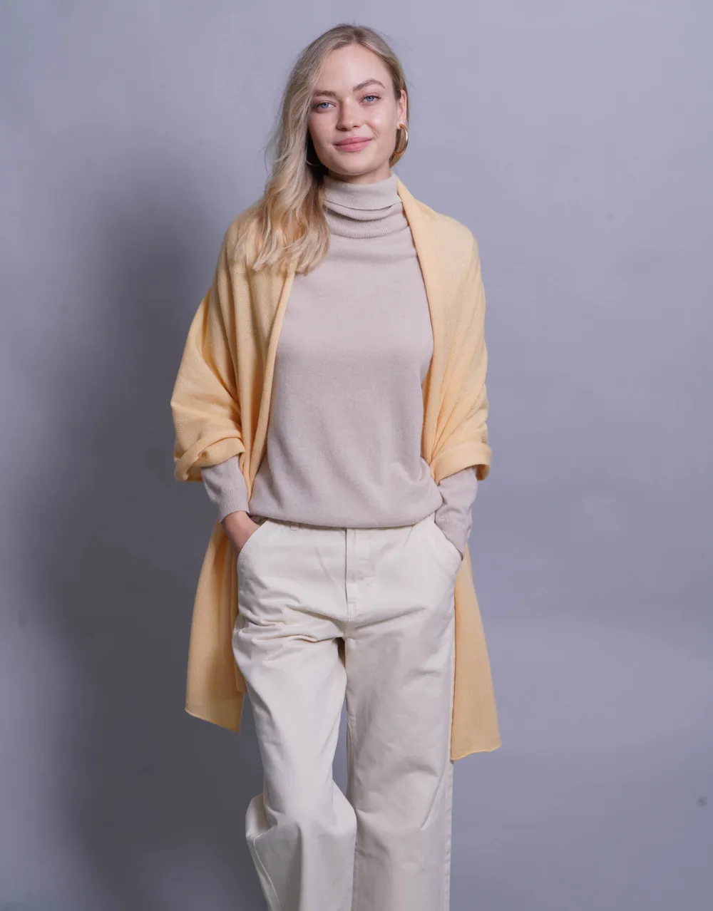 The Soft Cashmere Scarf in Lemon